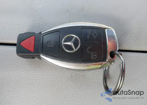 2013 Mercedes-Benz E 350 4Matic z USA, uszkodzony, nr VIN WDDHF8JB6DA730226